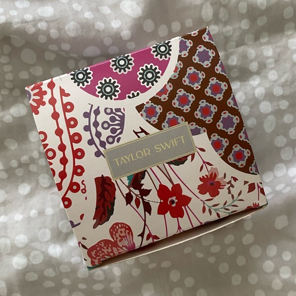 Taylor Swift FEARLESS ERA Ornament - Picture 1 of 3